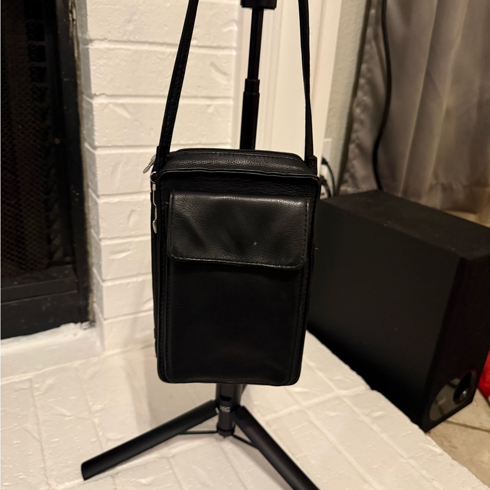 Vintage Wilson’s Leather Black Crossbody Wallet Bag